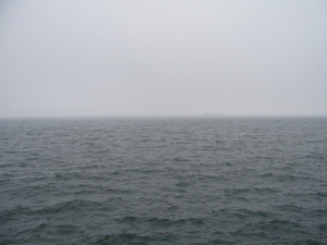 沖を通る船が見えますか？少し靄がかかっていい感じでした
